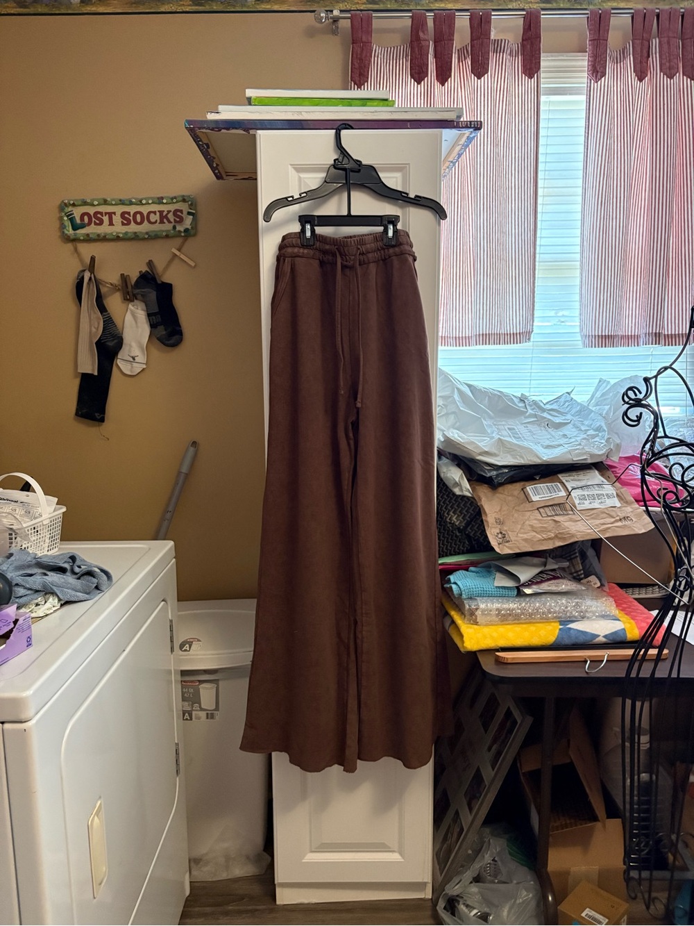 Brown Drawstring Wide-Leg Sweat Pants
Tall Girl Friendly